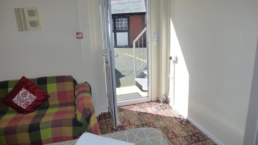 Whitehall Guest House Colwyn Bay Exteriör bild