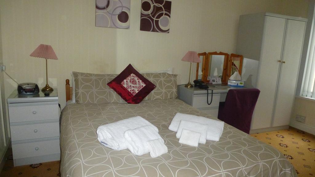 Whitehall Guest House Colwyn Bay Exteriör bild