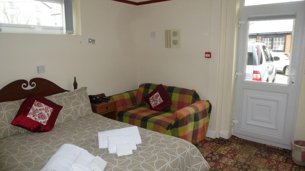 Whitehall Guest House Colwyn Bay Exteriör bild
