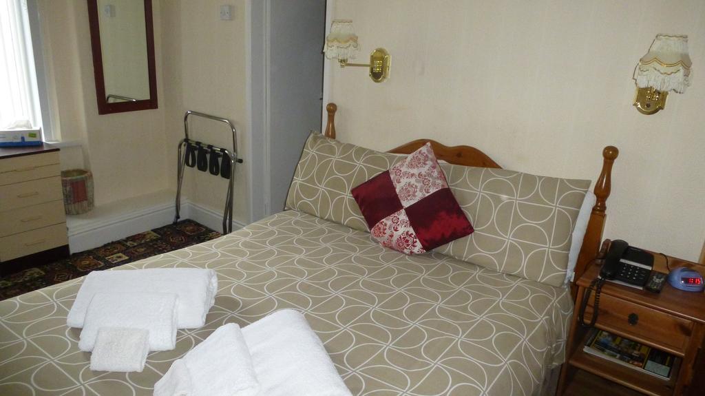 Whitehall Guest House Colwyn Bay Exteriör bild
