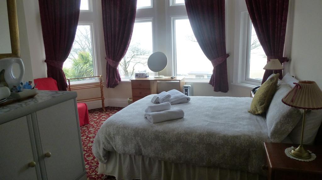 Whitehall Guest House Colwyn Bay Exteriör bild