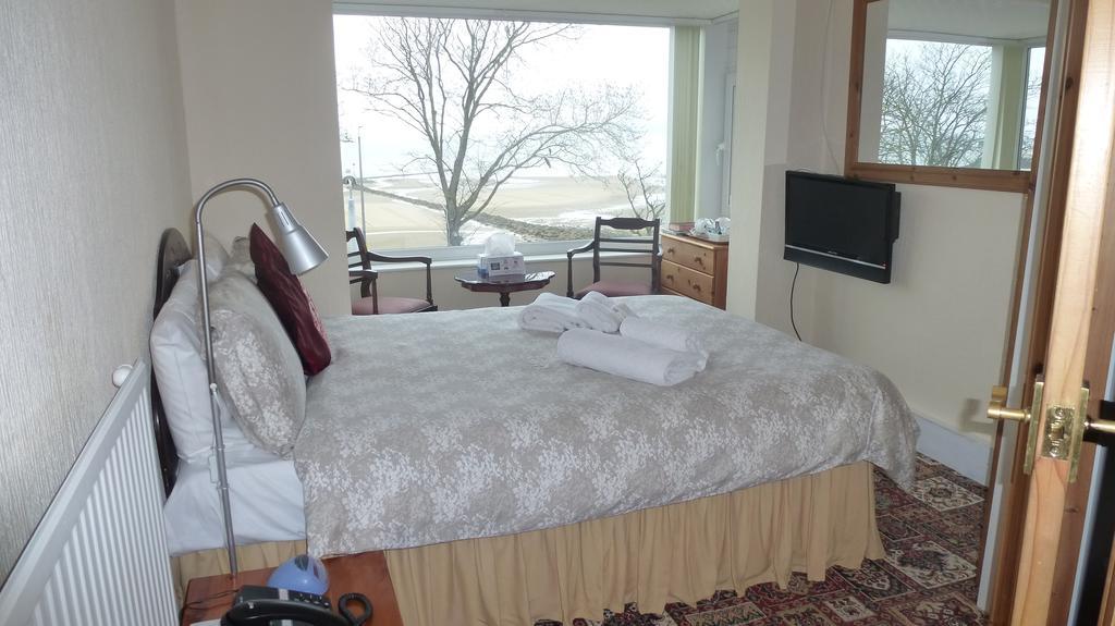 Whitehall Guest House Colwyn Bay Exteriör bild